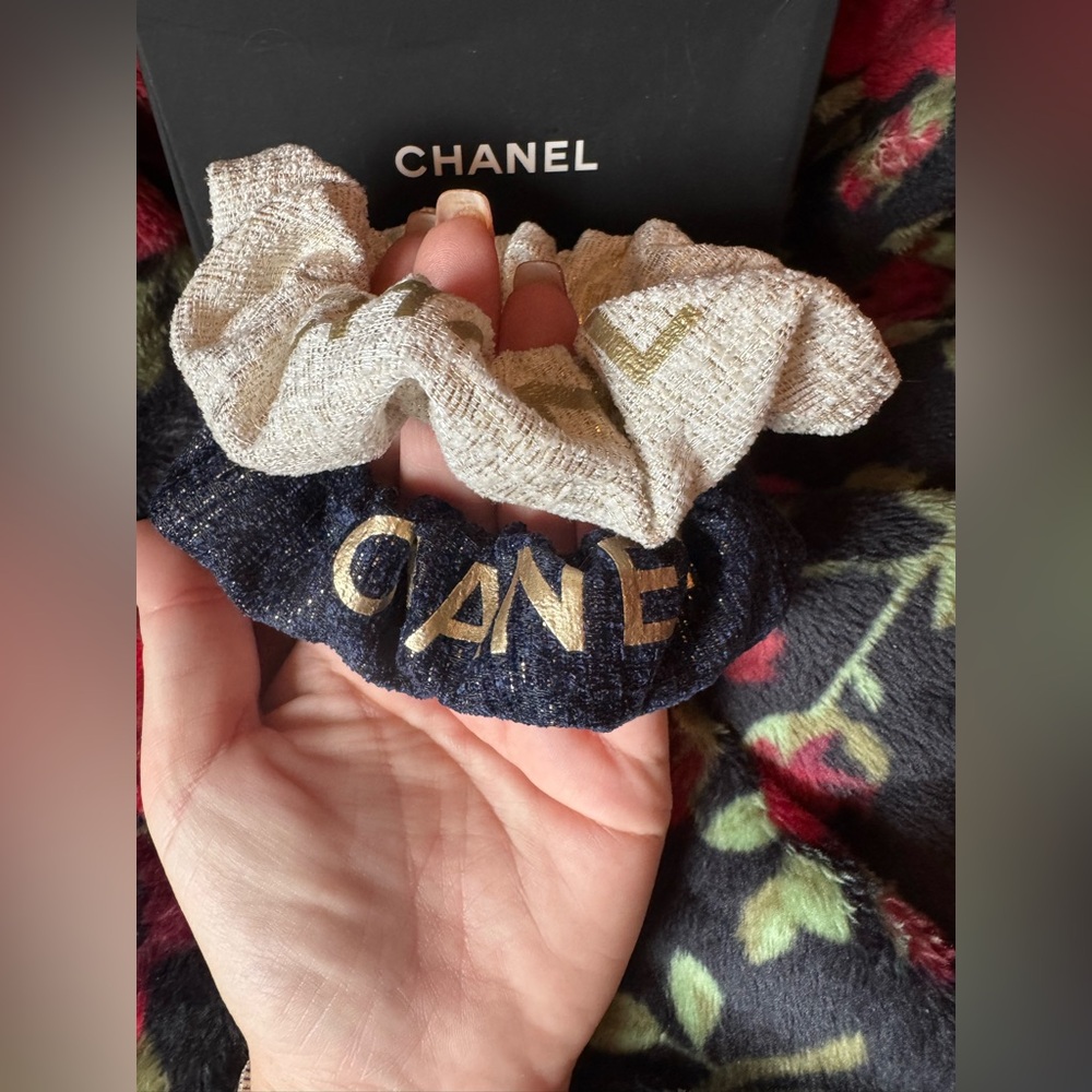 CHANEL Set of 2 Hair Scrunchies - Picture 3 of 3